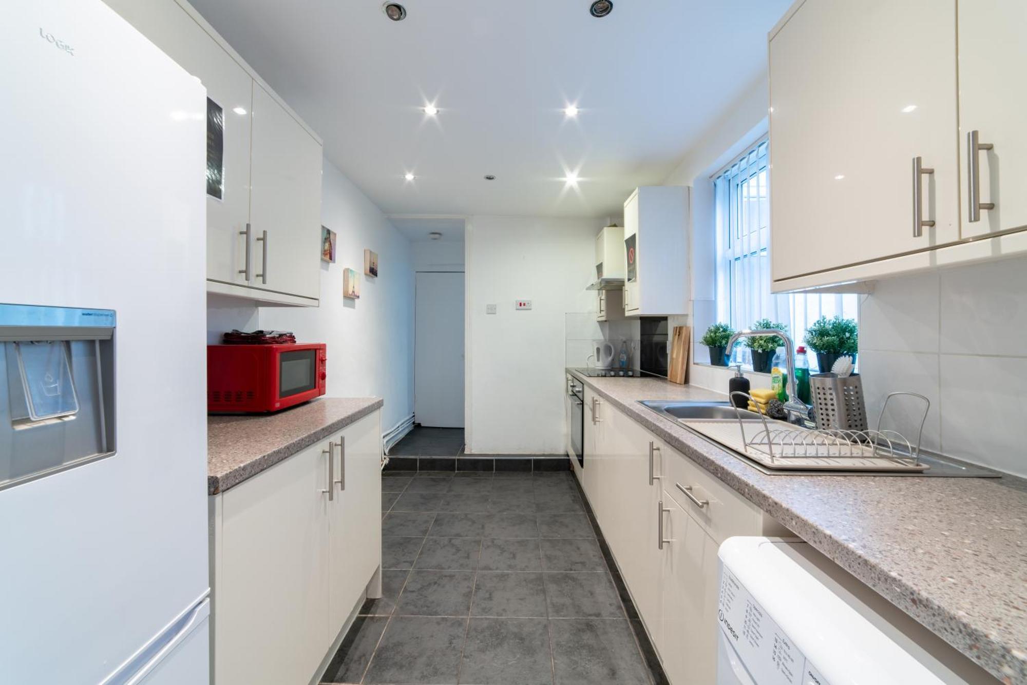 Cozy In Shared Near Anfield Stadium With Parking And Wifi * Liverpool